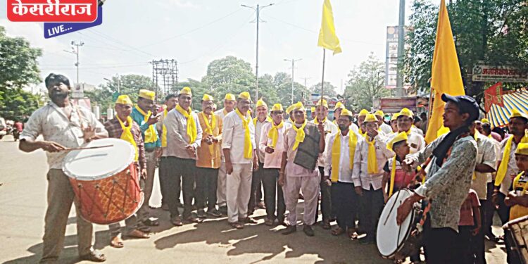 चोपड्यात धनगर समाजाच्या वतीने ढोल बजाव आंदोलन