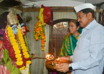 कालिका माता मंदिर येथे आ. राजूमामा, माजी महापौर सीमा भोळे यांच्या हस्ते महाआरती