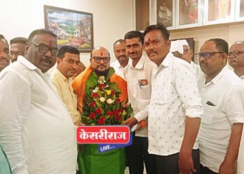 पालकमंत्री गुलाबराव पाटील यांचा शेतकऱ्यांनी केला सत्कार