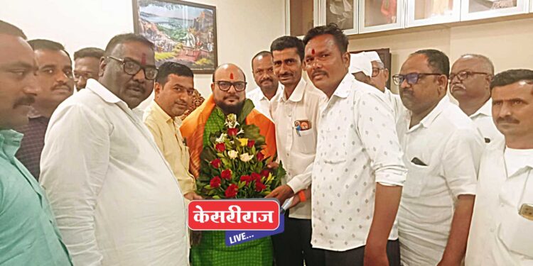 पालकमंत्री गुलाबराव पाटील यांचा शेतकऱ्यांनी केला सत्कार