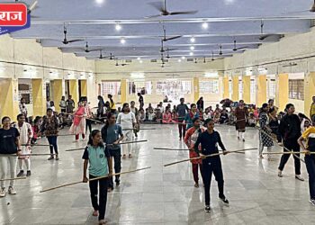 आ. राजूमामा भोळे यांच्या संकल्पनेतून मुली,महिलांनी गिरविले लाठ्या-काठ्या प्रशिक्षणासह स्वसंरक्षणाचे धडे