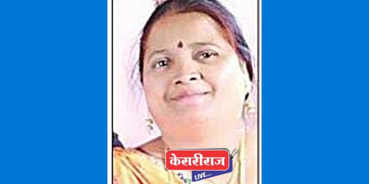 देवीच्या दर्शनासाठी जात असताना दुचाकीवरून पडल्याने महिलेचा मृत्यू, नाशिक जिल्ह्यात घडली घटना