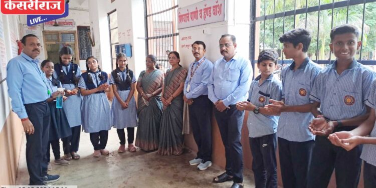 विद्यार्थ्यांसाठी वाचन प्रेरणा दिनाचे उपक्रम, स्वच्छ हात धुवानिमित्त दाखविले प्रात्यक्षिक