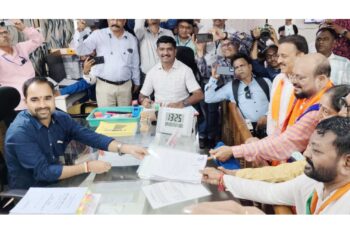 अफाट गर्दीने, शिवसेनेच्या जयघोषाने धरणगाव नगरी दुमदुमली