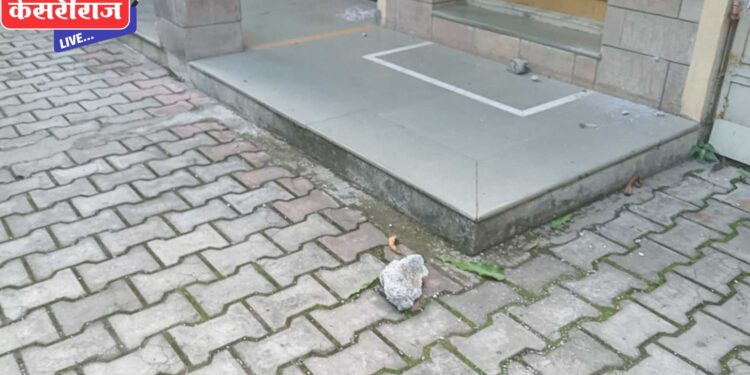 ॲड.अत्रे यांच्या घरावर दगडफेक : मनसेच्या उपाध्यक्षासह १३ जणांना अटक, जामीन