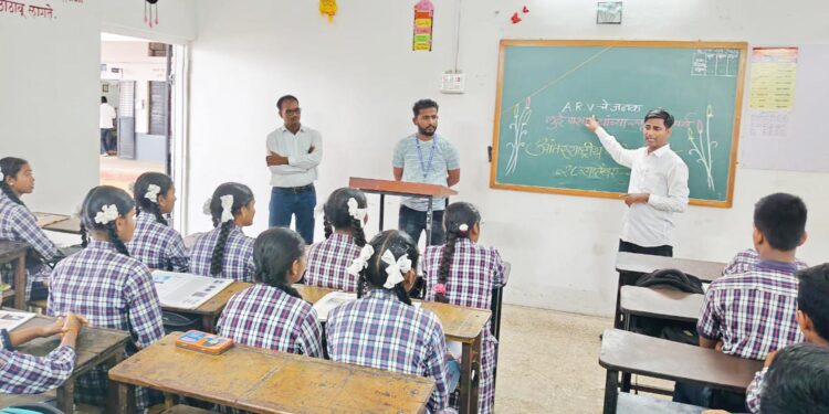 कुत्र्याने चावा घेतल्यानंतर २४ तासात अँटी रेबीज लस घ्यावी : डॉ.राजेश सोनवणे