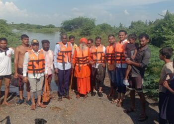 अन्नपूर्णा मठातील जटाधारी साधूचे जीवरक्षकांनी वाचवले प्राण