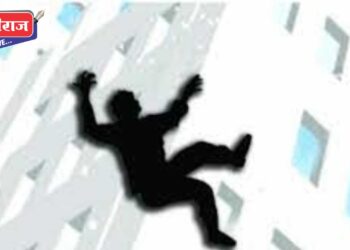 बांधकामावर तिसऱ्या मजल्यावरून पडून तरुण मजूर गंभीर