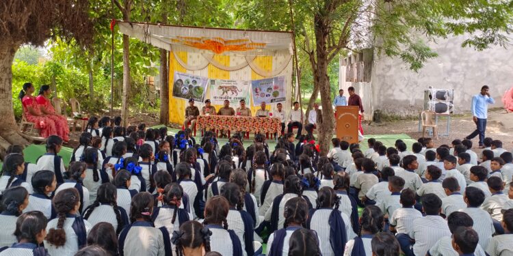 रावेर तालुक्यातील आदिवासी पाड्यांवर जनजागृतीपर कार्यक्रम उत्साहात