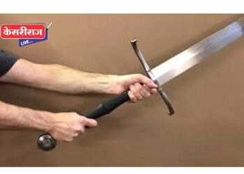 लोखंडी तलवार घेवून दहशत : तरुणाला मुद्देमालासह अटक