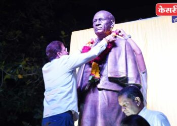 सरदार वल्लभभाई पटेल यांच्या पुतळ्याला आ. भोळे यांनी माल्यार्पण करून केले अभिवादन