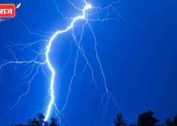 घरांवर वीज कोसळली, वाहनांसह वस्तूंचे नुकसान