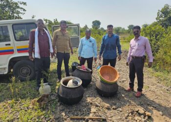 दारुभट्ट्यांवर धाड : २४ लाखांचा मुद्देमाल जप्त तर ६५ गुन्हे दाखल