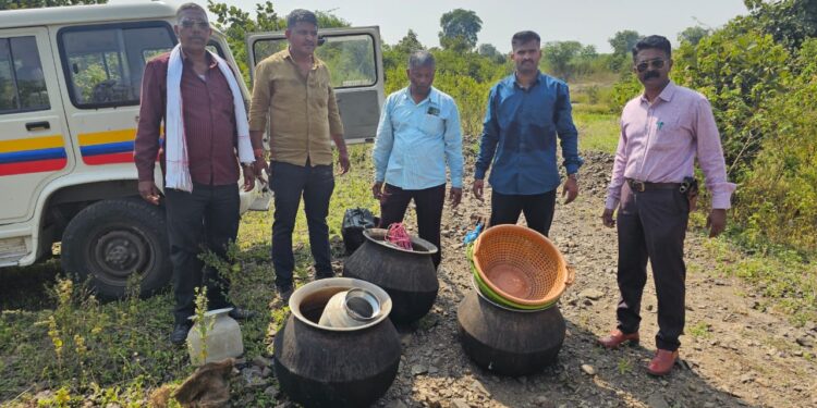 दारुभट्ट्यांवर धाड : २४ लाखांचा मुद्देमाल जप्त तर ६५ गुन्हे दाखल