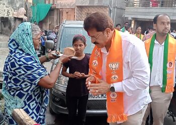 प्रभू श्रीराम यांच्या चरणी लीन होऊन आ. राजूमामा भोळे यांच्या प्रचाराची सुरुवात, रॅलीमध्ये पहिल्याच दिवशी घेतली आघाडी