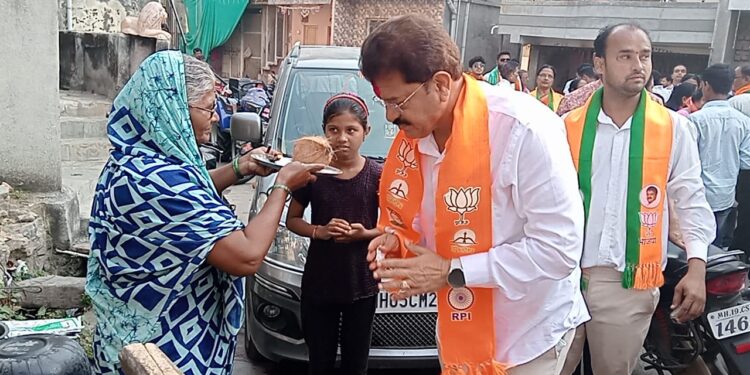 प्रभू श्रीराम यांच्या चरणी लीन होऊन आ. राजूमामा भोळे यांच्या प्रचाराची सुरुवात, रॅलीमध्ये पहिल्याच दिवशी घेतली आघाडी