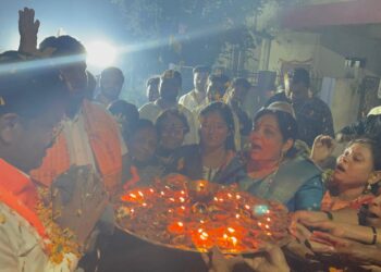 चंदूअण्णा नगर चौक भाजपमय, जेसीबीवरून आ. राजूमामांवर पुष्पवृष्टी..!