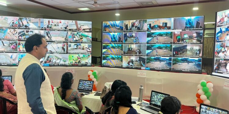 जिल्ह्यात सूक्ष्म नियोजनामुळे मतदान सुरळीत; मतदान यंत्रात नगण्य त्रुटी