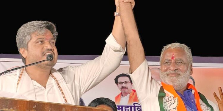 ज्या मंत्र्यांना चिखलातून रस्ते तुडवत जावे लागते, ते काय विकास कामे करतील ?