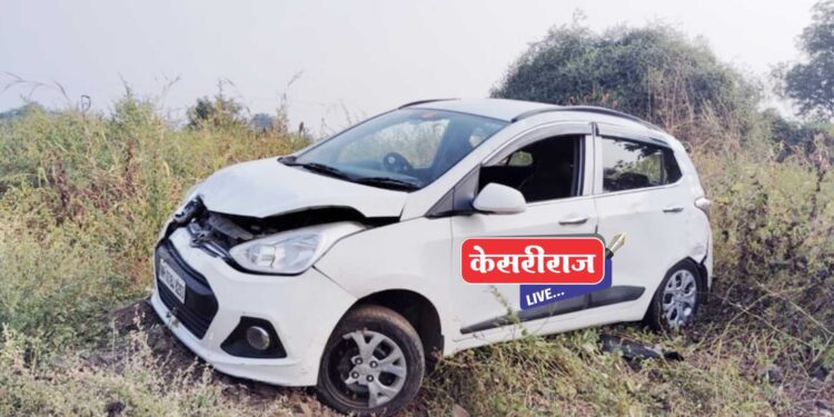 निवडणुक कर्तव्यावर जाणाऱ्या वाहनाला अपघात : चार महिला अधिकारी जखमी