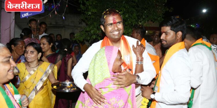 आ. मंगेश चव्हाण यांचा प्रचाराचा झंझावात; प्रत्येक घरी उत्स्फूर्त स्वागत