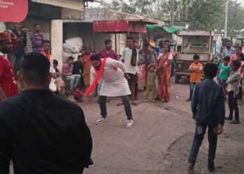 पथनाट्याच्या माध्यमातून डॉ. अनुज पाटील यांच्या प्रचाराने घेतली आघाडी