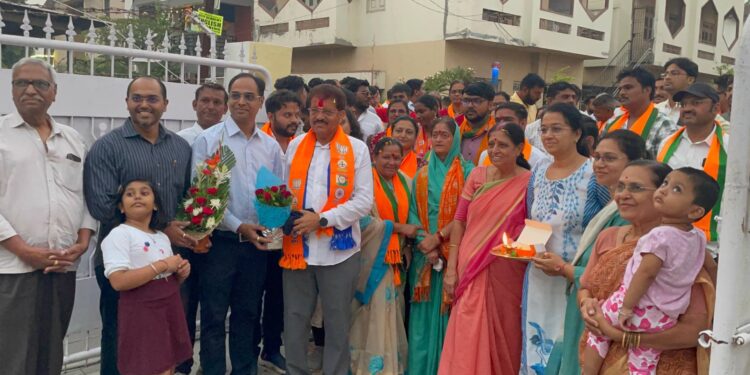 जनकल्याणाची कामे केल्याने पुन्हा एकदा विजयासाठी जुन्या गावात नागरिकांनी दिले शुभाशीर्वाद