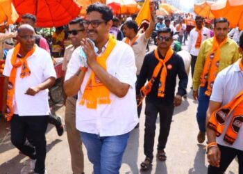 डॉ. अनुज पाटील यांचे जुने जळगाव परिसरामध्ये जल्लोषात स्वागत