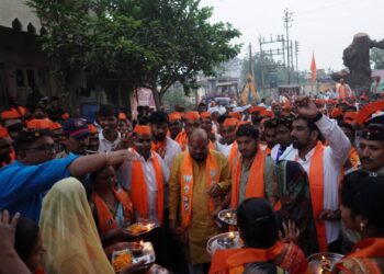 गुलाबभाऊंचे भादली येथे १०१ दिव्यांनी झाले औक्षण !
