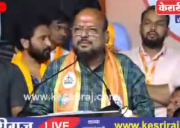 लाख करो तुम बदनाम, मेरा नाम ना मिटा पाओगे, क्यूकी मेरे चाहनेवाले मेरा नाम कागज पे नही, दिल पे लिखते है..!