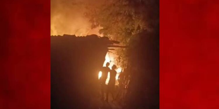 पुन्हा गॅस सिलेंडर स्फोट : ४ घरांना भीषण आग; संसारोपयोगी वस्तू जळून खाक