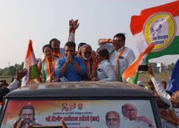 खा.अमोल कोल्हे यांच्या ‘रोड शो’ ला जामनेर शहरात जल्लोषात स्वागत
