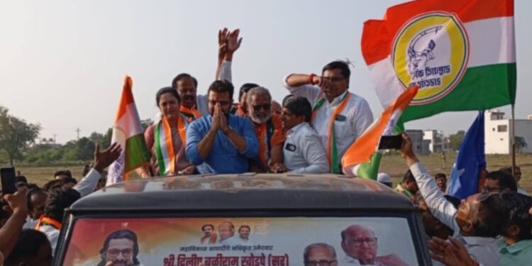 खा.अमोल कोल्हे यांच्या ‘रोड शो’ ला जामनेर शहरात जल्लोषात स्वागत