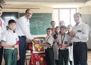 बारी समाज माध्यमिक व उच्च माध्यमिक विद्यालय येथे बालदिन उत्साहात