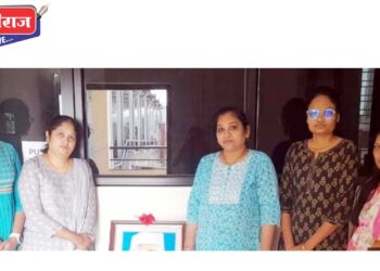 डॉ. वर्षा पाटील वूमन्स कॉलेज ऑफ कॉम्पुटर अँप्लिकेशनमध्ये पंडित नेहरूना अभिवादन