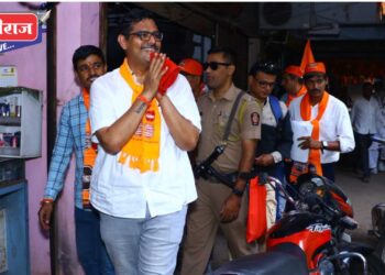 मनसेचे उमेदवार डॉ. अनुज पाटील यांचा व्यापाऱ्यांसोबत संवाद