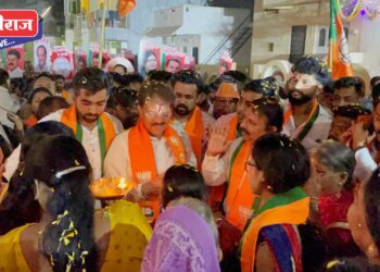 ढोल ताशांचा गजर, फटाक्यांची आतिषबाजी : युवकांच्या मोठ्या सहभागात महायुतीच्या रॅलीला प्रतिसाद