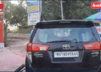 चालकाची नजर चुकवून कारमधून ५ लाखाची रोकड लांबविली