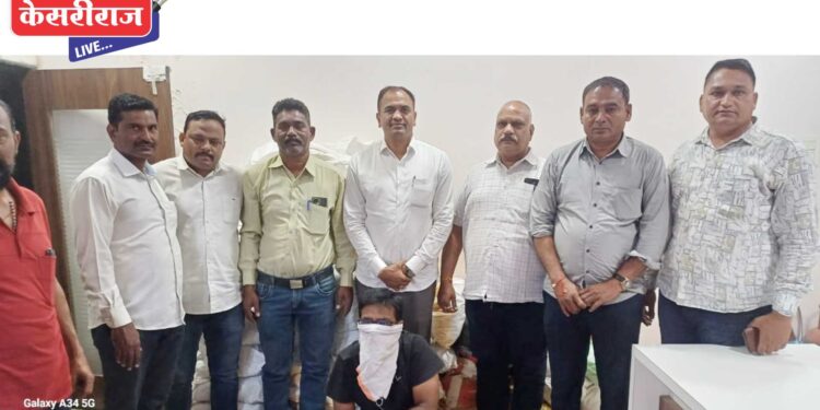 जळगावात पवणे तीन लाखांचा गुटखा पकडला