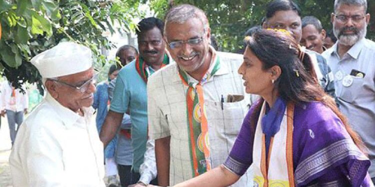 रोहिणी खडसे यांच्या रॅलीला उत्स्फूर्त प्रतिसाद : मतदारांनी दिले आशीर्वाद