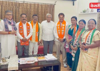 माजी खा. ईश्वरबाबूजी जैन, माजी महापौर प्रदीप रायसोनी यांनी दिले “विजयी भव” चे आशीर्वाद