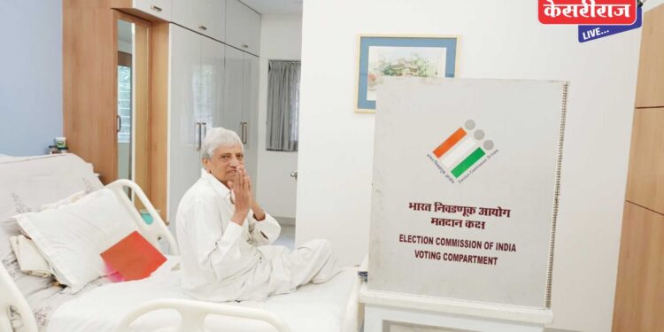 निवडणूक आयोग व जिल्हाधिकारी कार्यालयातर्फे गृहमतदान मोहीम