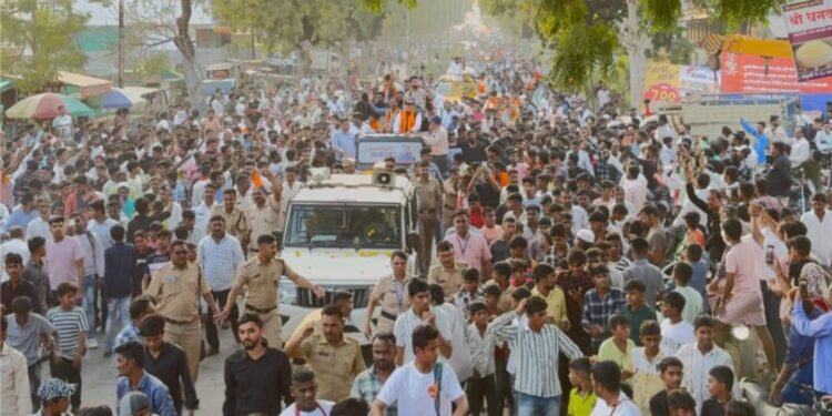 अभिनेता गोविंदाच्या रोडशोला पाचोर्‍यात नागरिकांचा उदंड प्रतिसाद