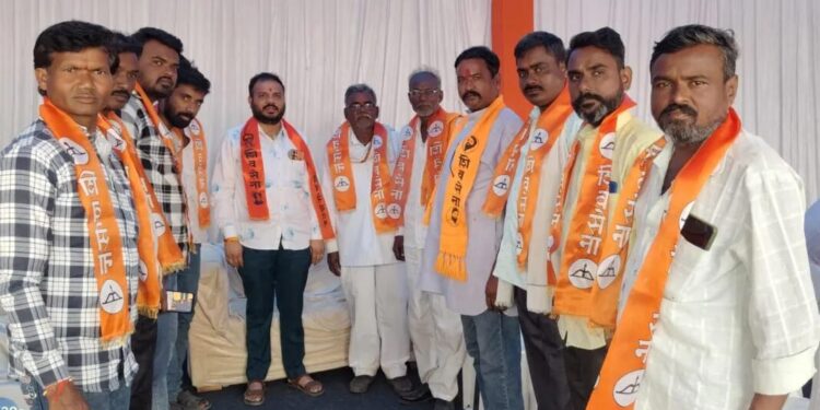 पिंप्री, भामर्डी, शिरसोली येथील शेकडो कार्यकर्त्यांची गुलाबराव पाटील यांना भक्कम साथ