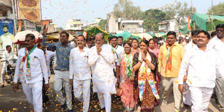  पाठपुरावा करून प्रश्न सोडवण्याची रोहिणी खडसे यांच्यात धमक