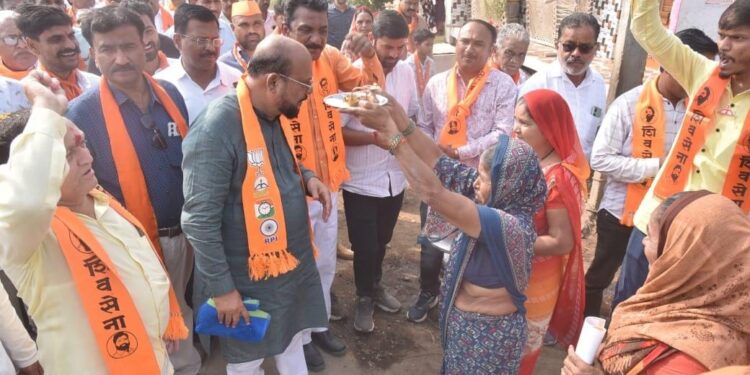 धरणगाव तालुक्यातील सरपंच, ग्रामस्थांचा गुलाबराव पाटील यांना मिळतोय भरघोस पाठिंबा