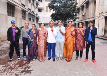 अशोक जैन यांच्यासह जैन परिवाराने बजावला मतदानाचा हक्क