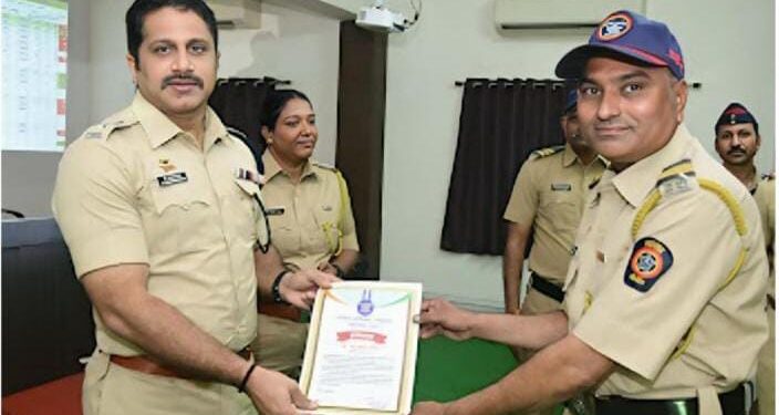 निवडणूक काळात उत्कृष्ट काम : हेडकॉन्स्टेबल नरेंद्र वारुळे यांचा गौरव