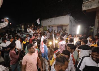 गावागावात अनिल चौधरींचे जंगी स्वागत, जीपवरून काढली मिरवणूक