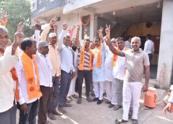 ग्रामीण भागात महायुतीचे उमेदवार अमोल पाटील यांच्या प्रचारात ग्रामस्थांचा सहभाग